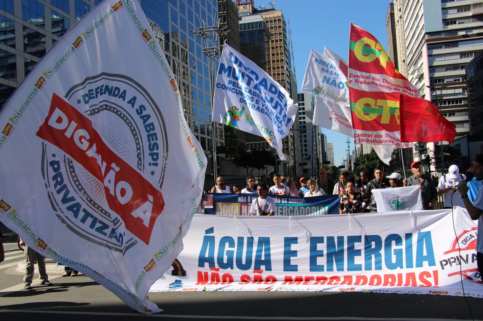 Funcionários da Fundação Casa decidem em assembleia manter greve