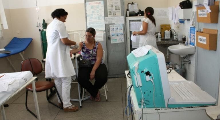 Falta de equipamentos de proteção condena servidores da saúde e população
