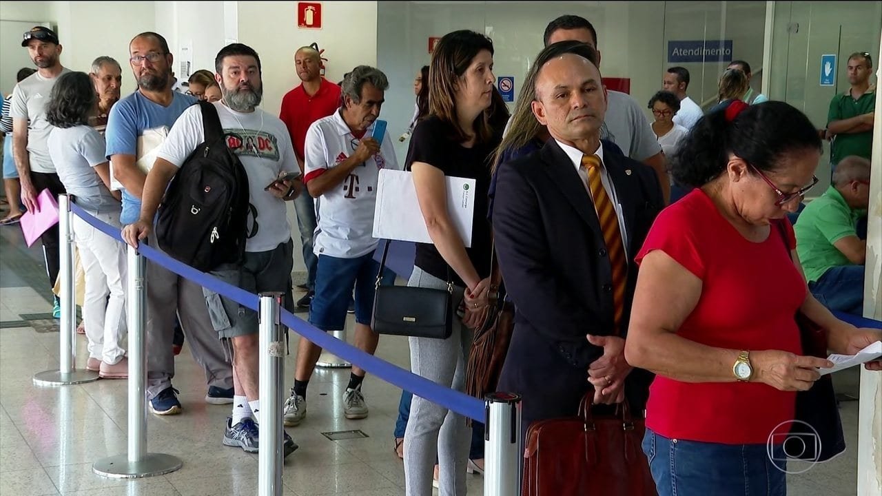 Mais de 1 milhão de brasileiros ainda sofrem na fila de espera do INSS