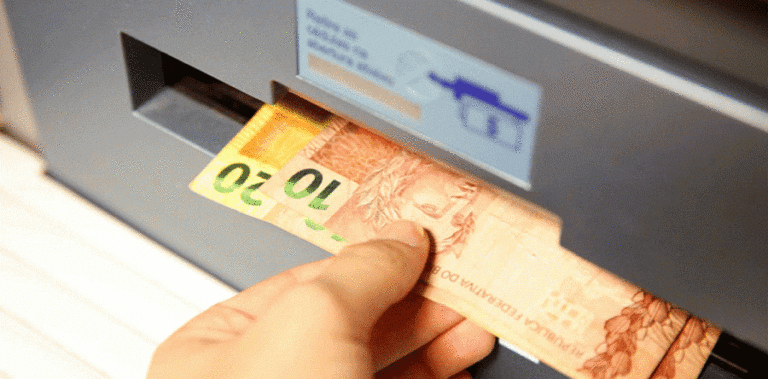 Bolsonaro tem até dia 14 para sancionar ampliação de auxílio para mais informais