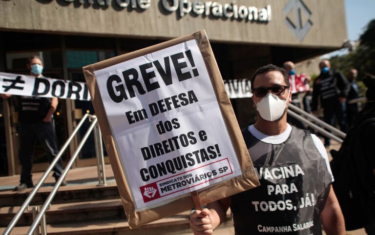 Metroviários iniciam greve contra descaso da empresa