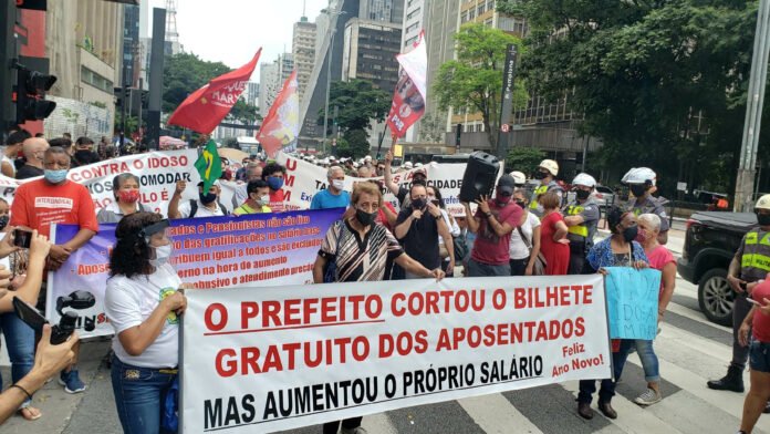 Luta sindical garante passe a idosos em SP