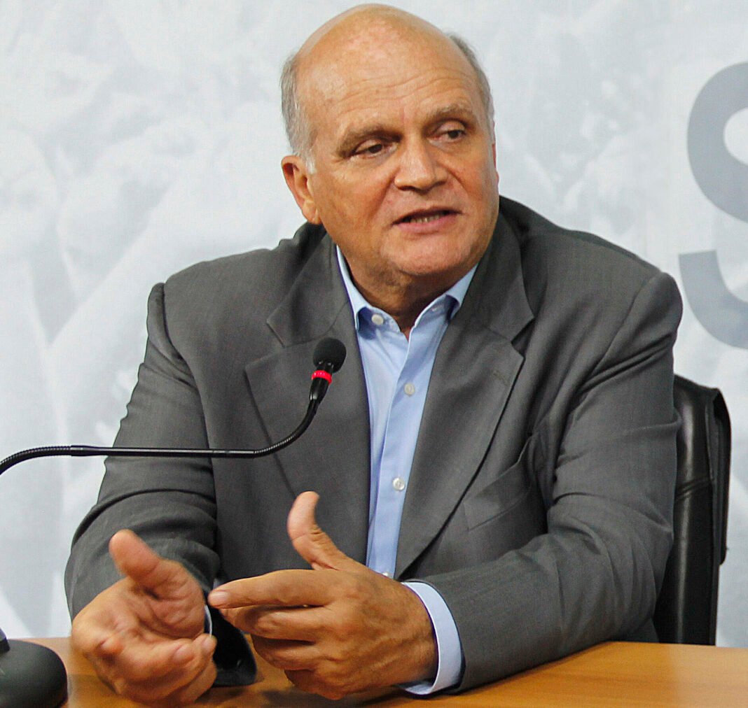 Valorizar e qualificar o serviço público