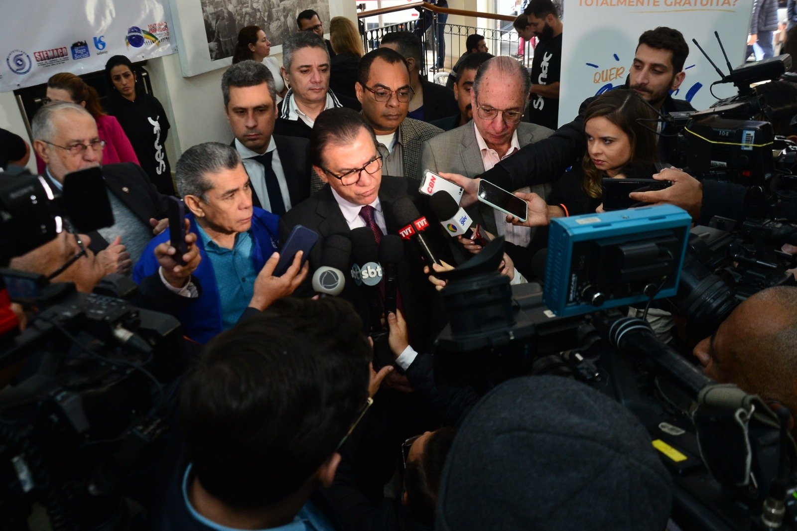 Ministro Luiz Marinho visita Mutirão de Emprego