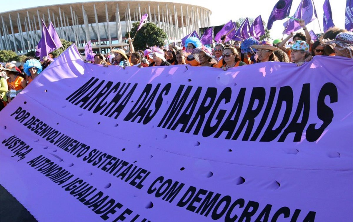 Mais de 100 mil margaridas se reúnem para Marcha