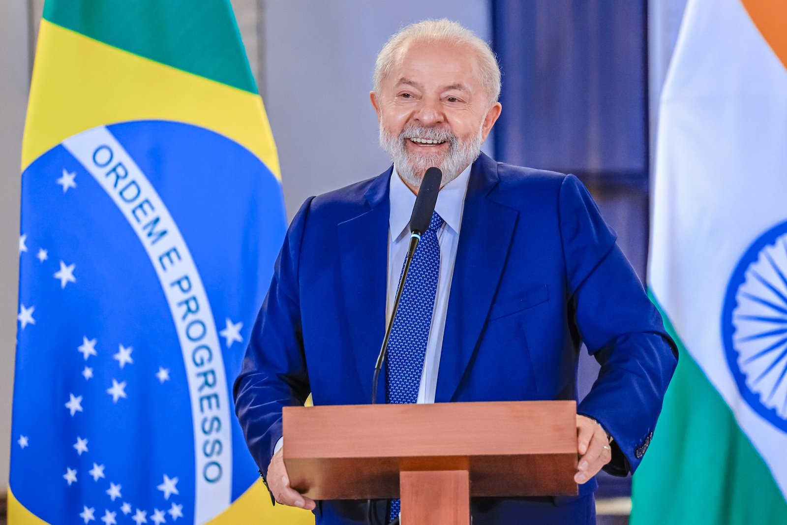 Lula é aprovado por 55%