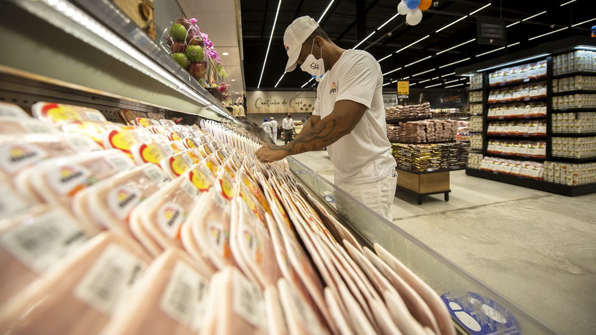 Feriado trabalhado deve ser pago em dobro. Fique atento!