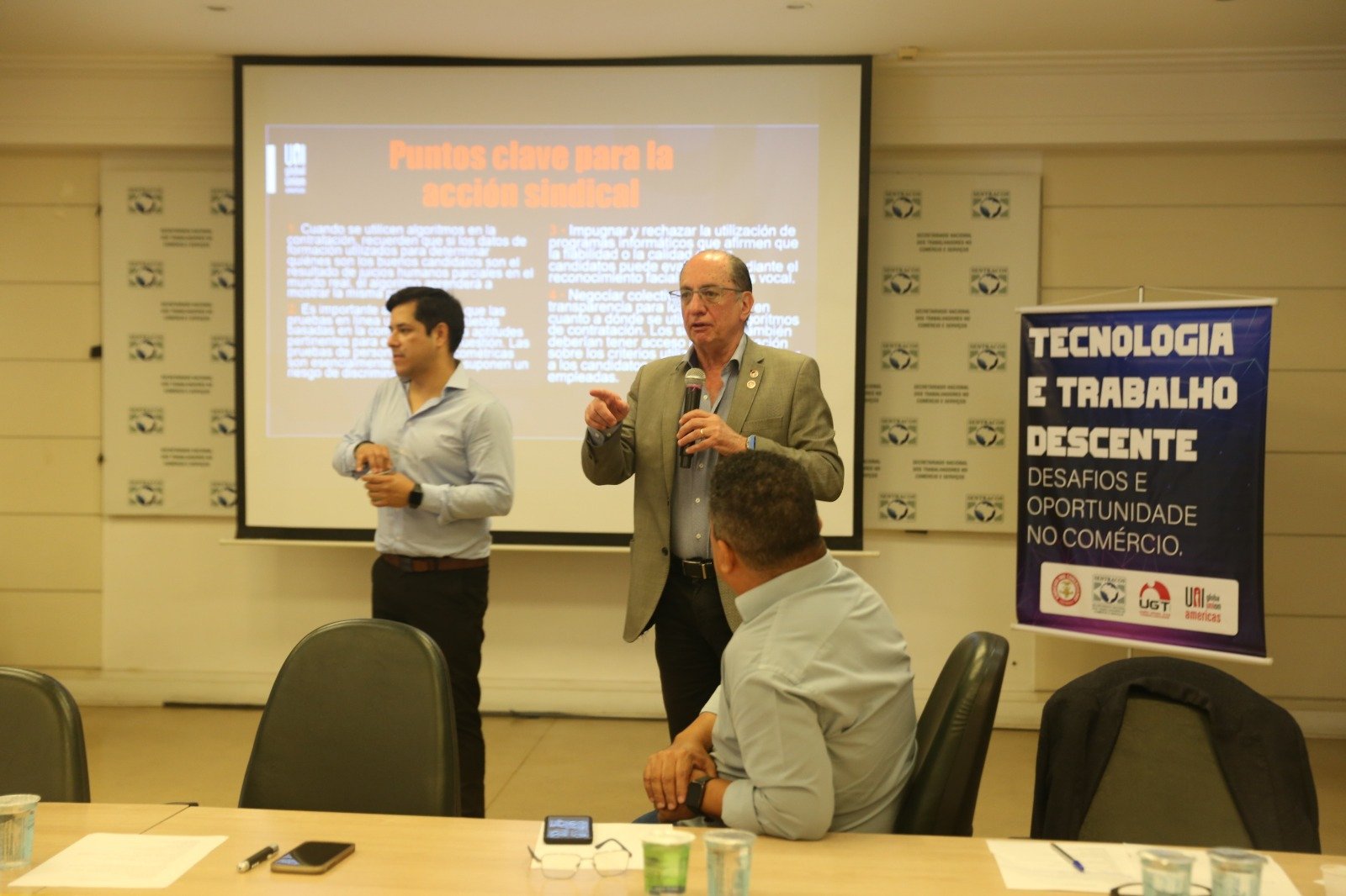 Comerciários SP debatem tecnologia e trabalho decente