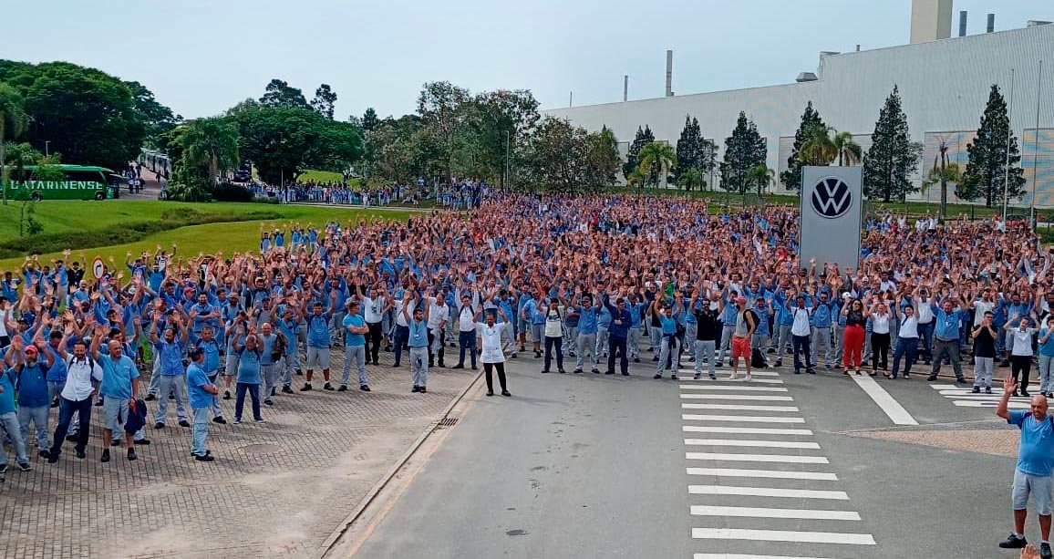 Metalúrgicos da Volkswagen do Paraná aprovam acordo coletivo