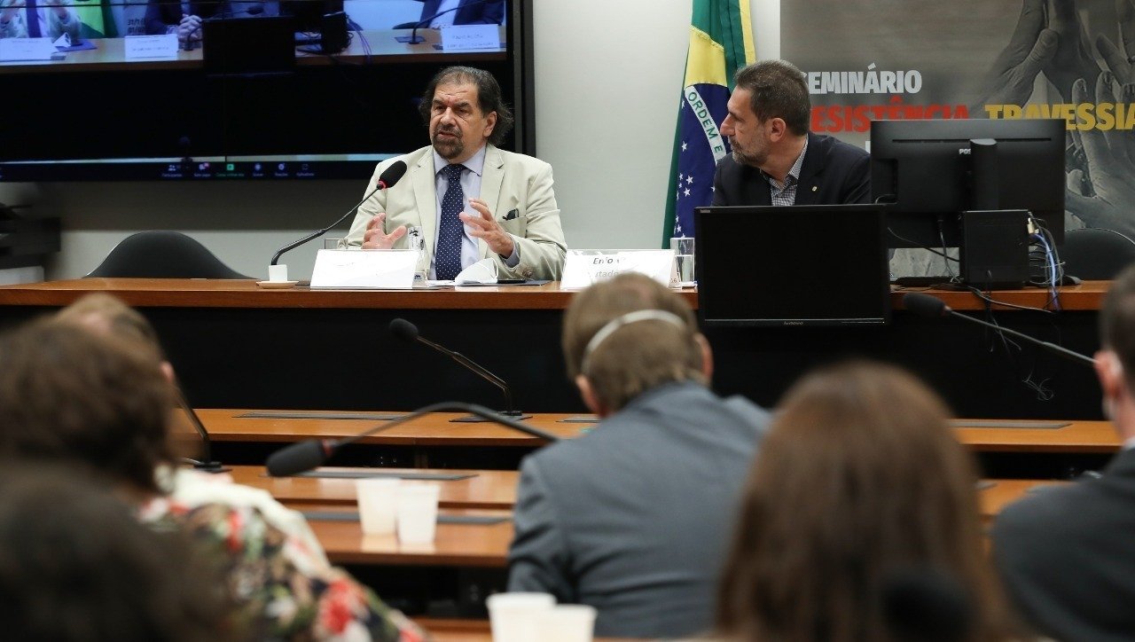 Economia forte gera emprego, diz economista Lacerda