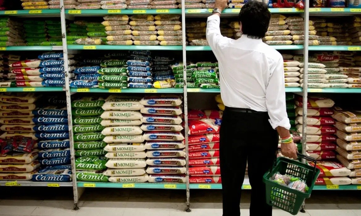 Cesta básica sobe em 11 Capitais, mostra o Dieese