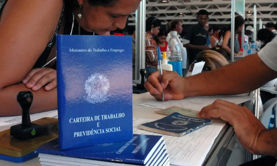 Crescimento do País deve prosseguir, com mais empregos e renda