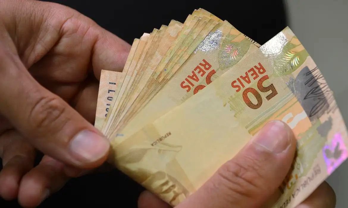 Soma do 13º salário este ano será 10,3% maior