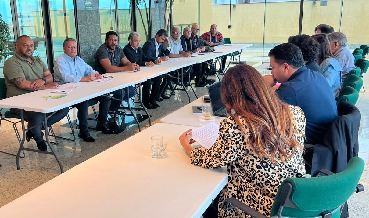 Frentistas de MG rejeitam proposta, mas negociação continua