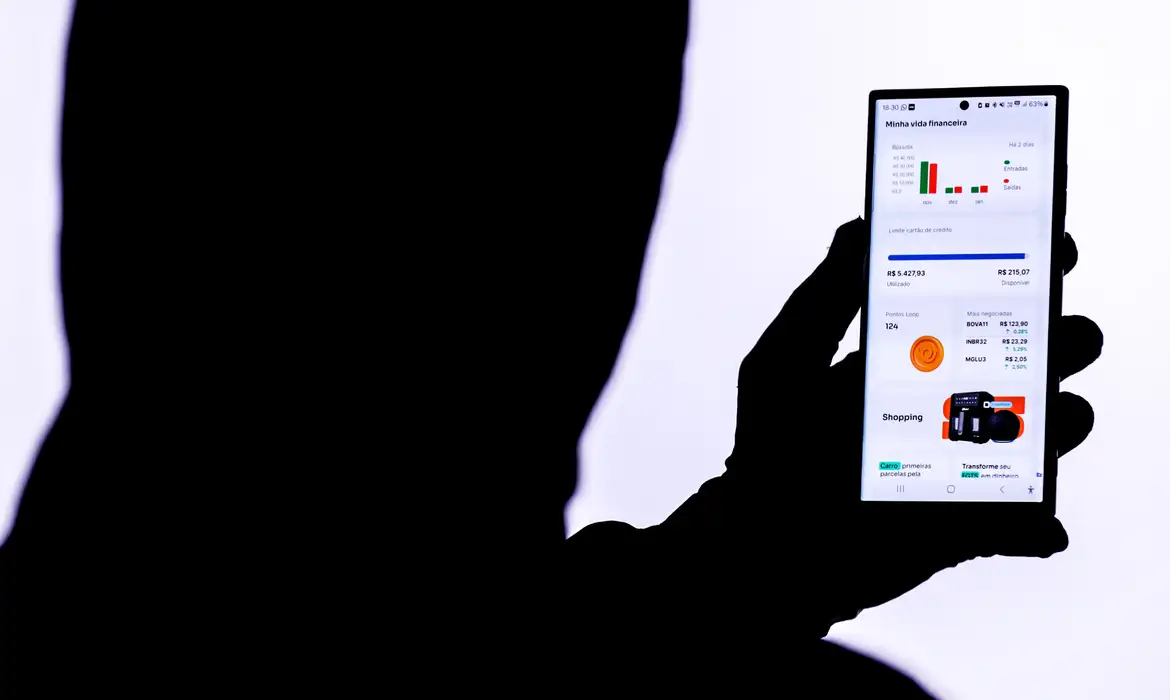 Especialistas apoiam proibição de celular em aula