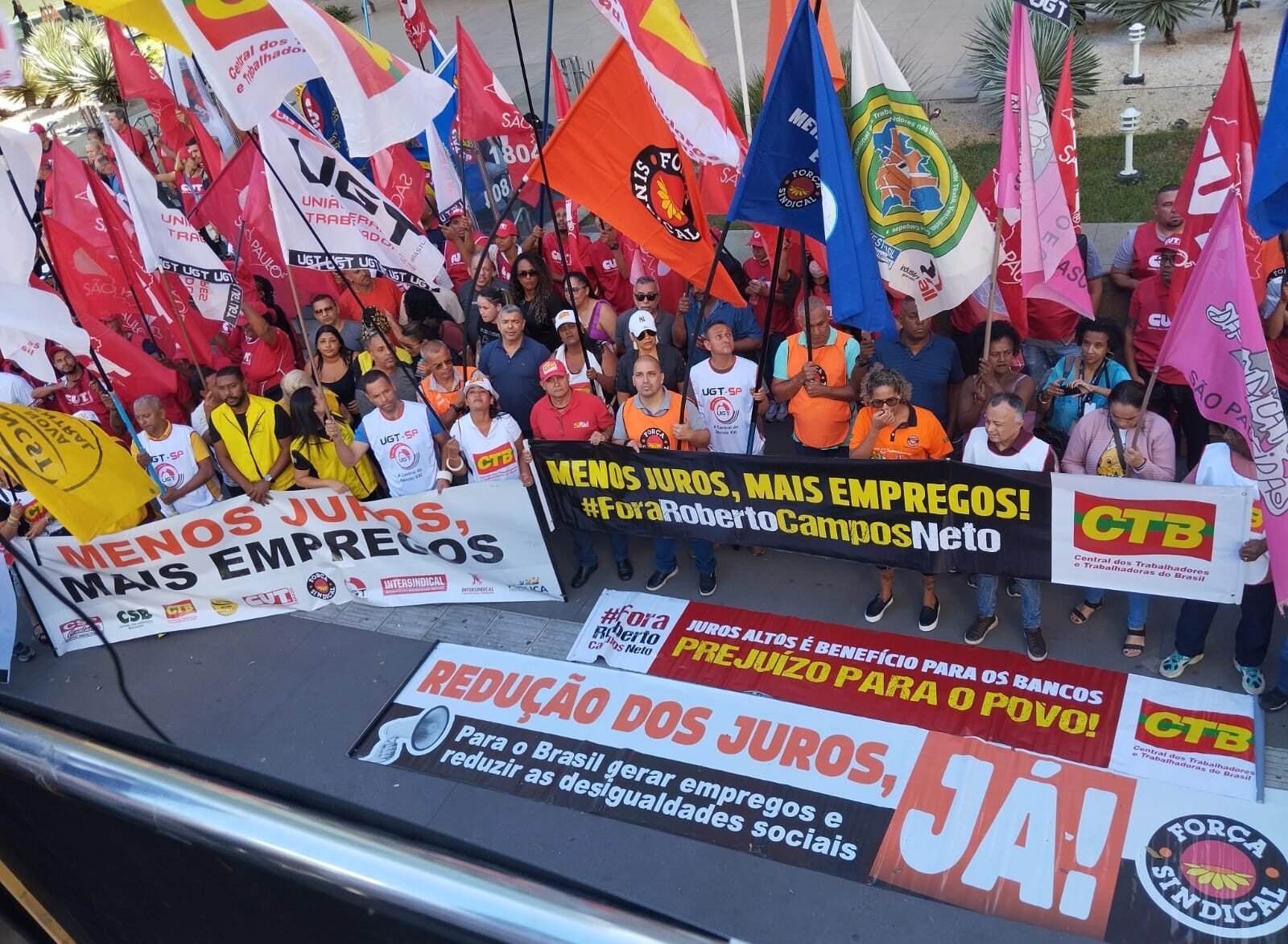 Contraf e Centrais condenam aumento da Selic