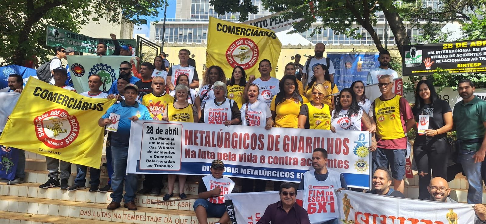 Sindicalistas homenageiam vítimas de acidentes de trabalho