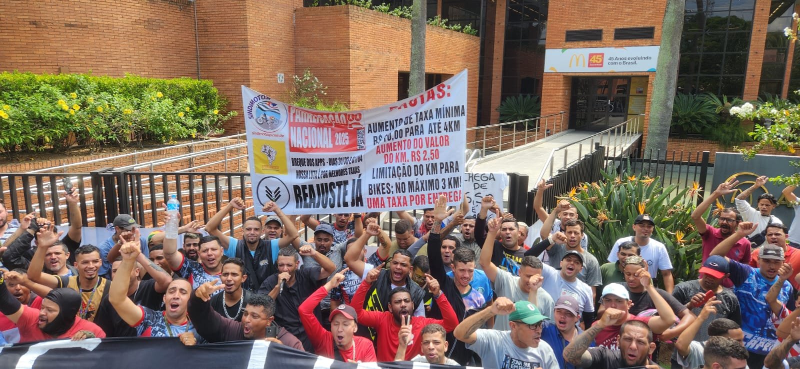 Entregadores param e dizem basta à exploração