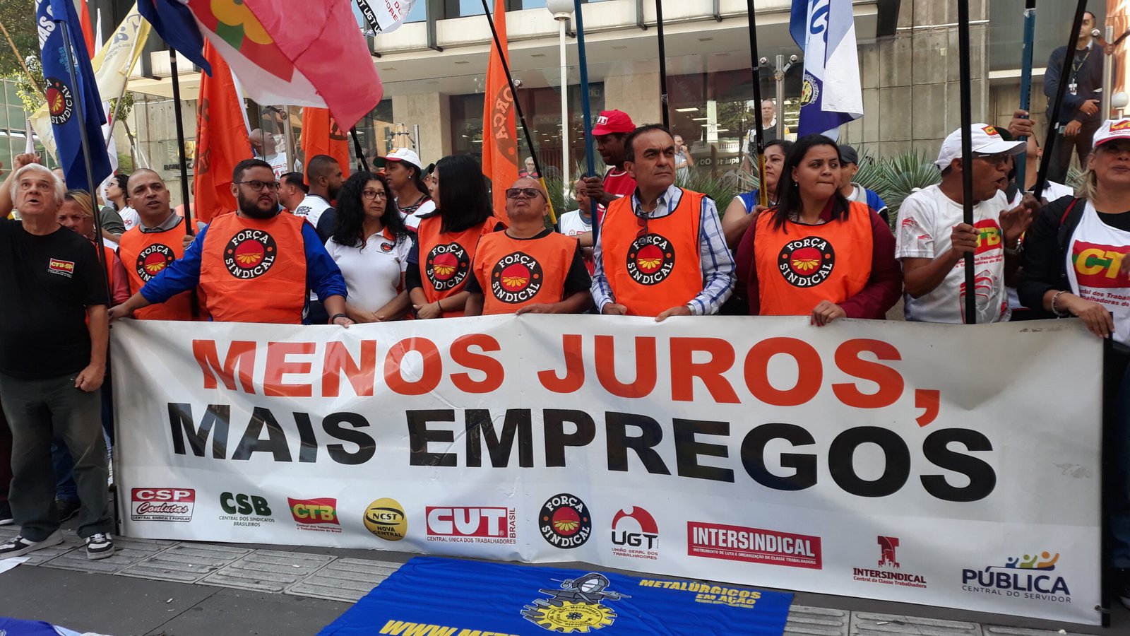 Juros altos revoltam trabalhadores