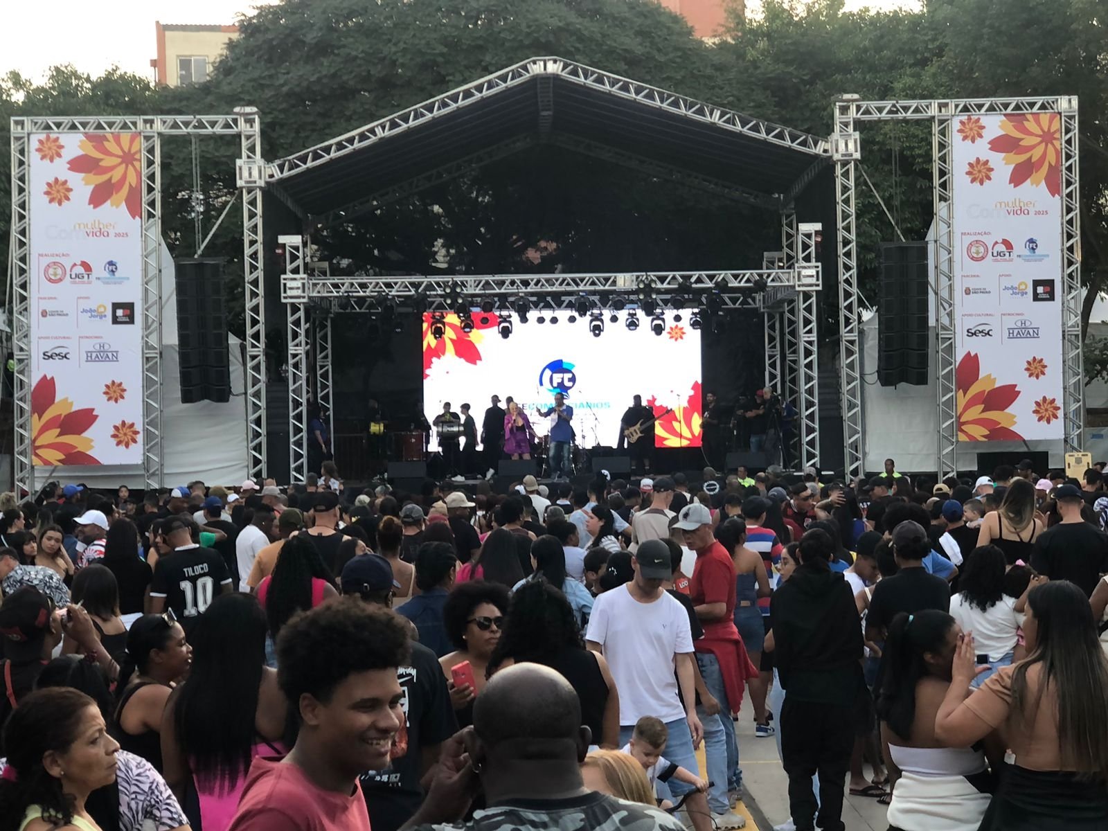 Evento das comerciárias reúne 80 mil em SP