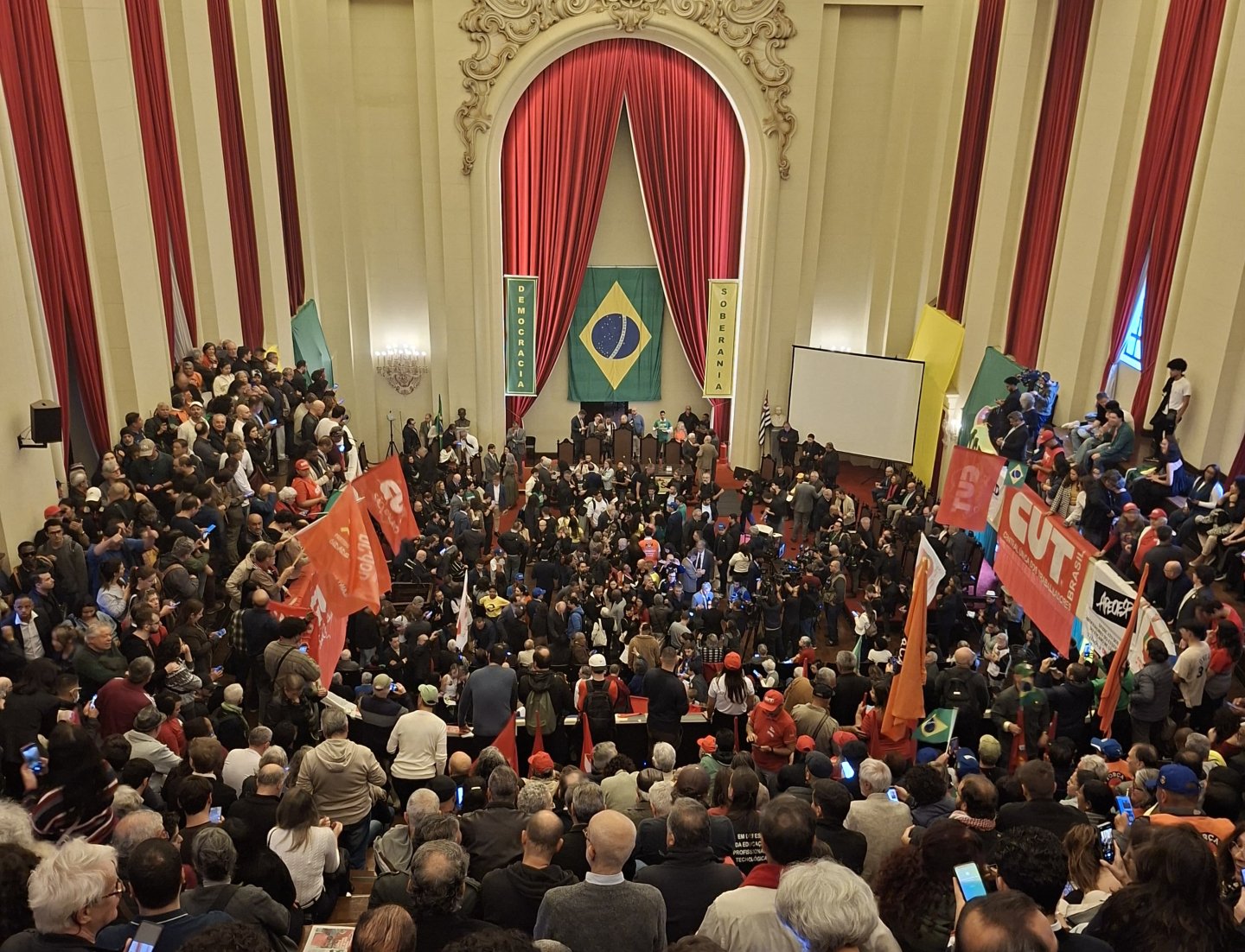 Ato pró-Soberania mostra força