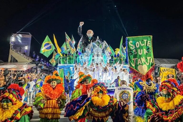 LULA NO SAMBÓDROMO