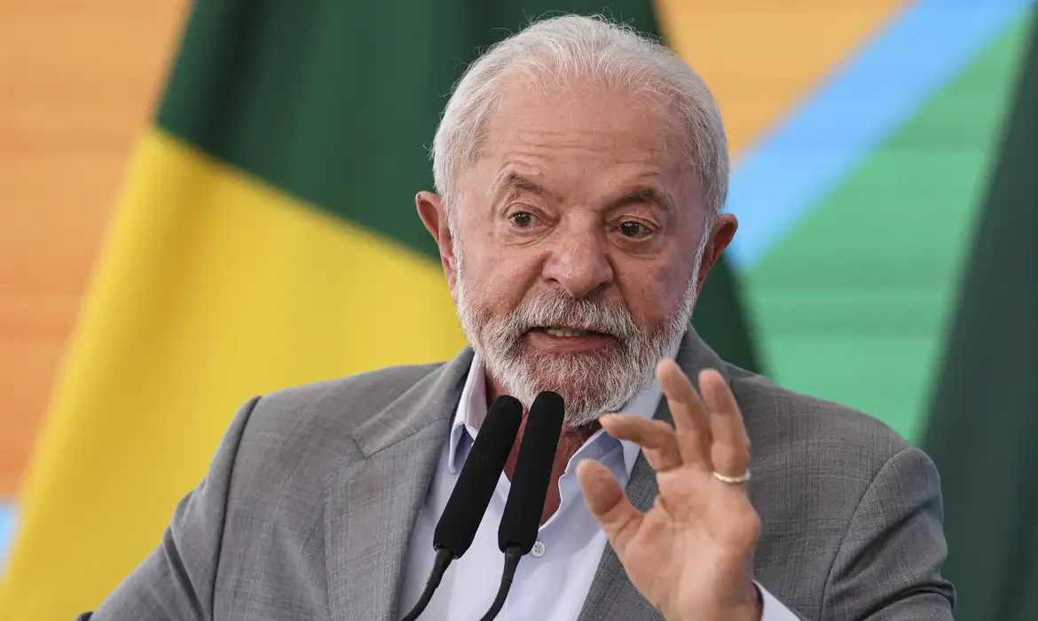 “O sistema financeiro nunca ganhou tanto dinheiro como em nosso governo”. Lula