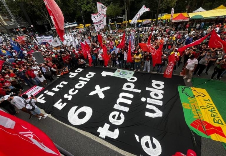 ATO FORTE PRECEDE VOTAÇÃO