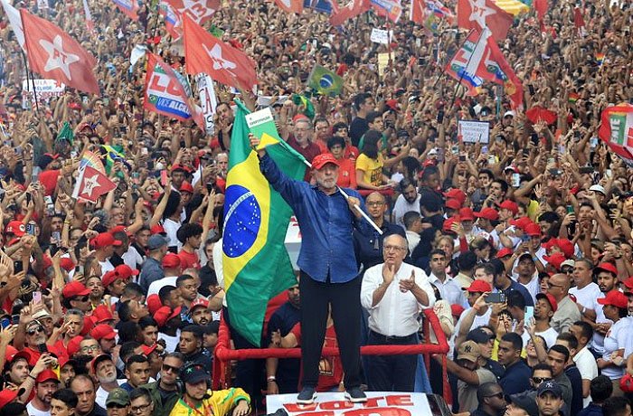 Lula é reeleito para quarto mandato